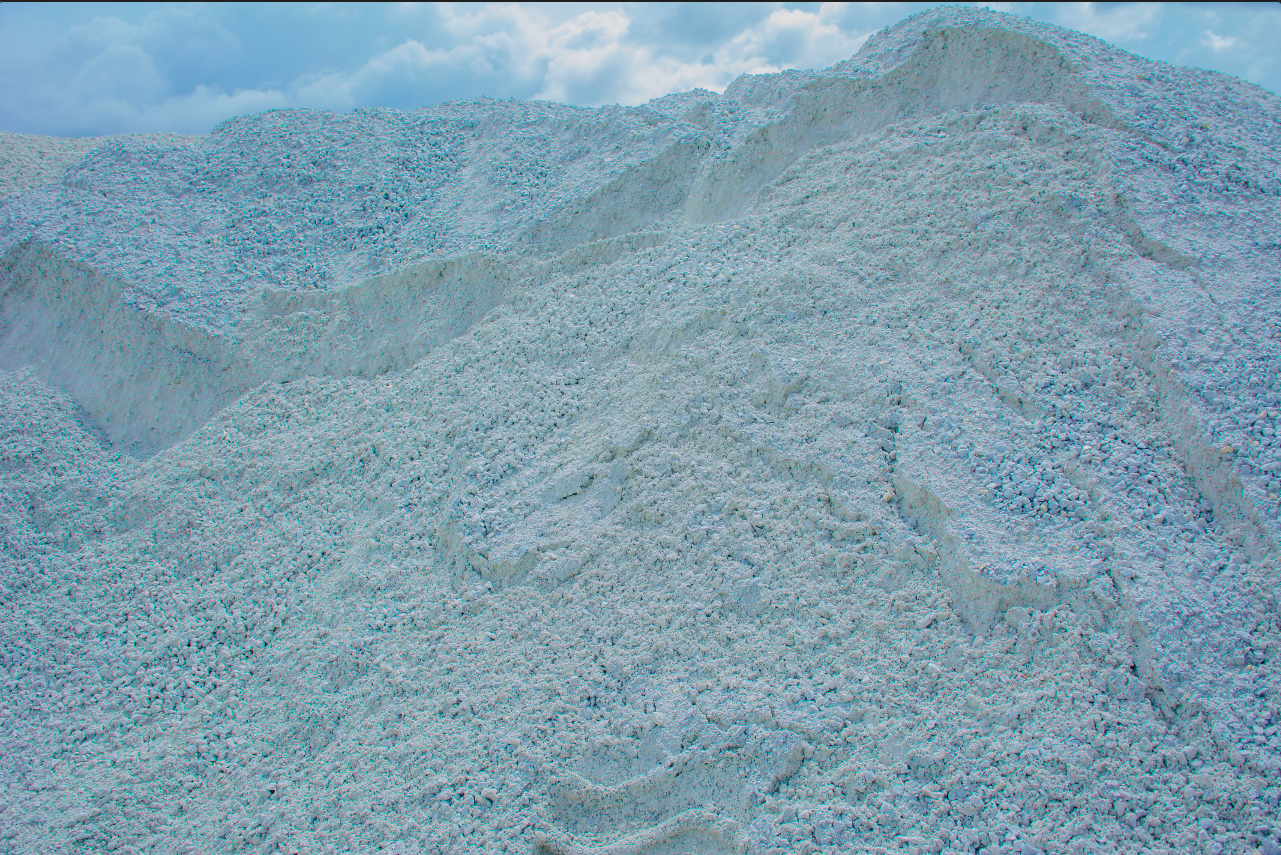 Sacs de ciment empilés